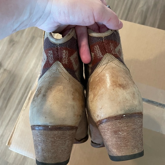 Ariat Women's Tan and Multicolor Western Boots - Picture 5 of 8